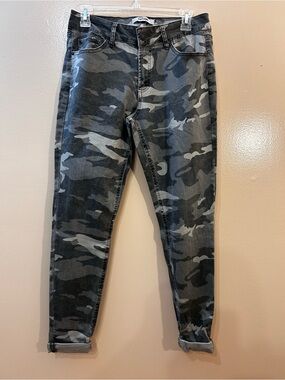 refuge Gray & Black Camo Slim Jeans